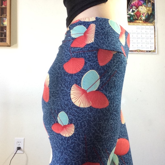 Lularoe Leggings Ginkgo fairy leaf print - Picture 7 of 8